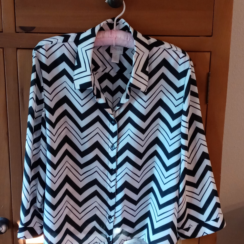 Chico's Black & White Chevron Tie Front Blouse Size 2
